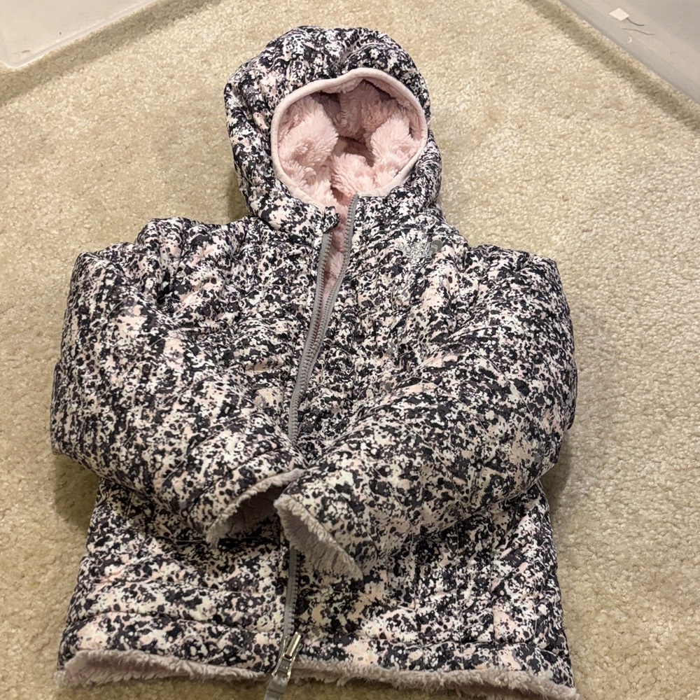 The North Face Kids Pink and Black mossbud reversible Jacket size 4